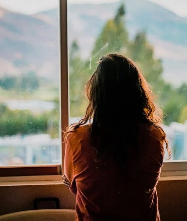 അവളും  ചിന്തകളും