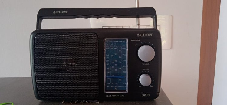 റേഡിയോപ്പെട്ടിയില്‍ ഒളിച്ചിരിക്കുന്നവര്‍