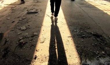 'പെരുവഴിയോരത്ത്.(കഥ)